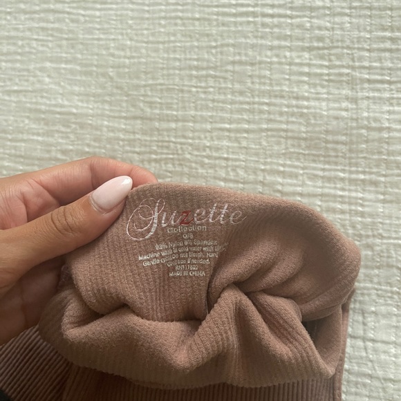 Crop top - Picture 2 of 3